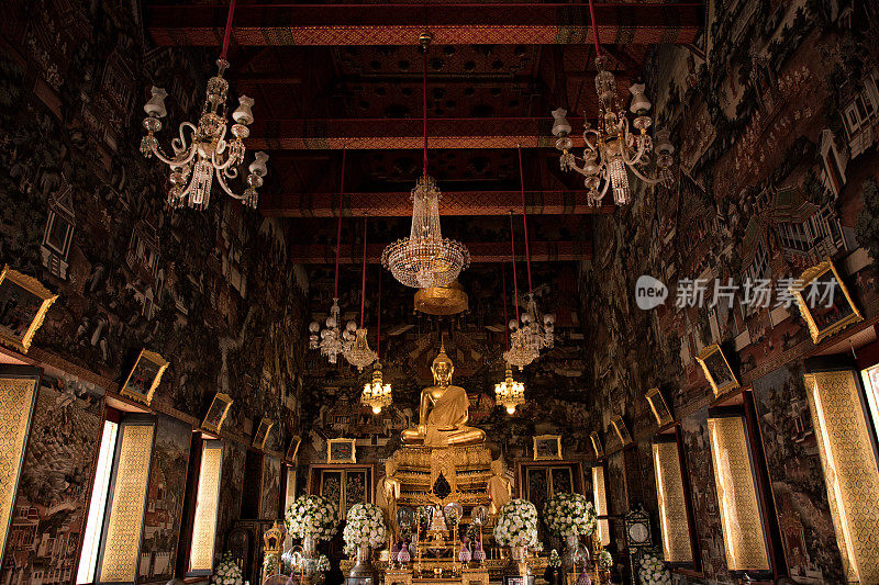 金灿灿的佛像在佛寺，Wat Arun